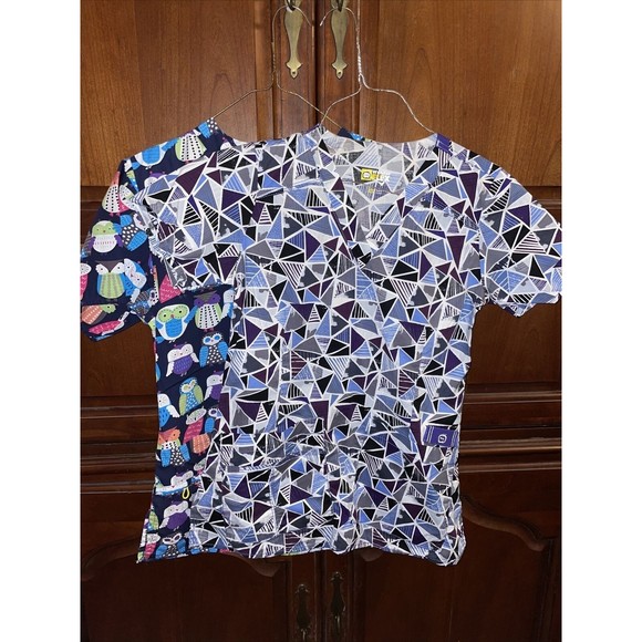 2 wonderwink scrub Tops. Size XS - Picture 1 of 8
